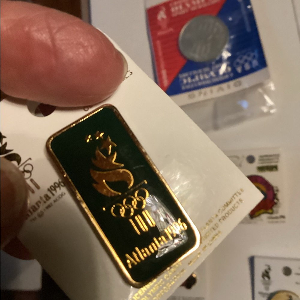 Collection of Atlanta 1996 pins and coin - Picture 2 of 9